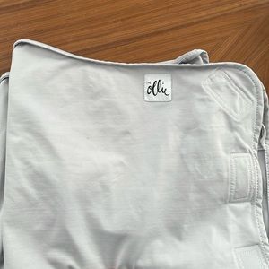 The Ollie World swaddle - grey.